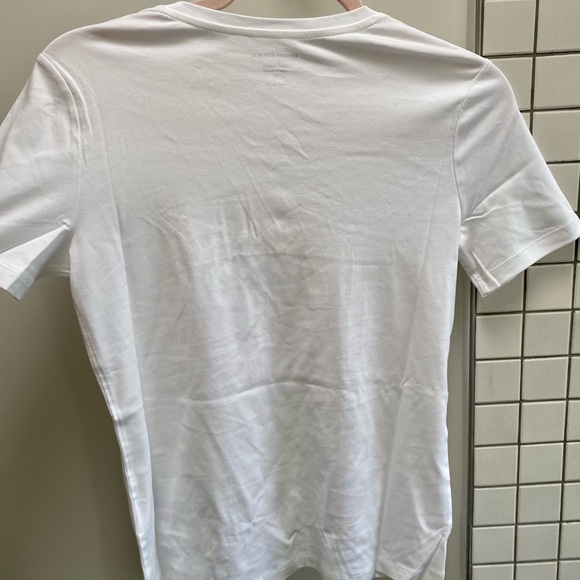 Banana Republic Luxe Fit White Tee - Picture 4 of 7